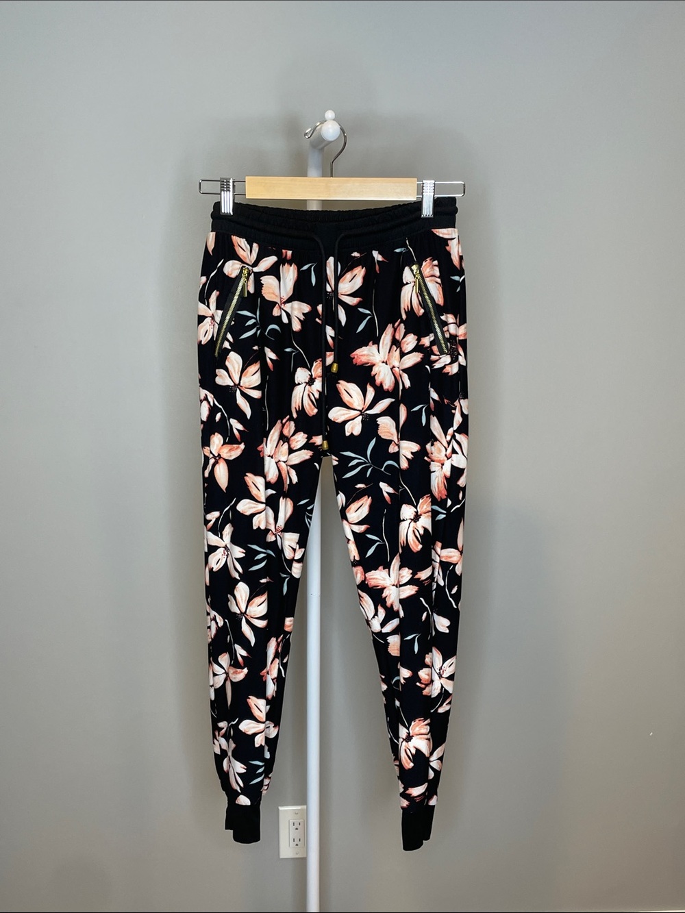 Indero Black Floral Jogger Pants Elastic Waistband - L/XL